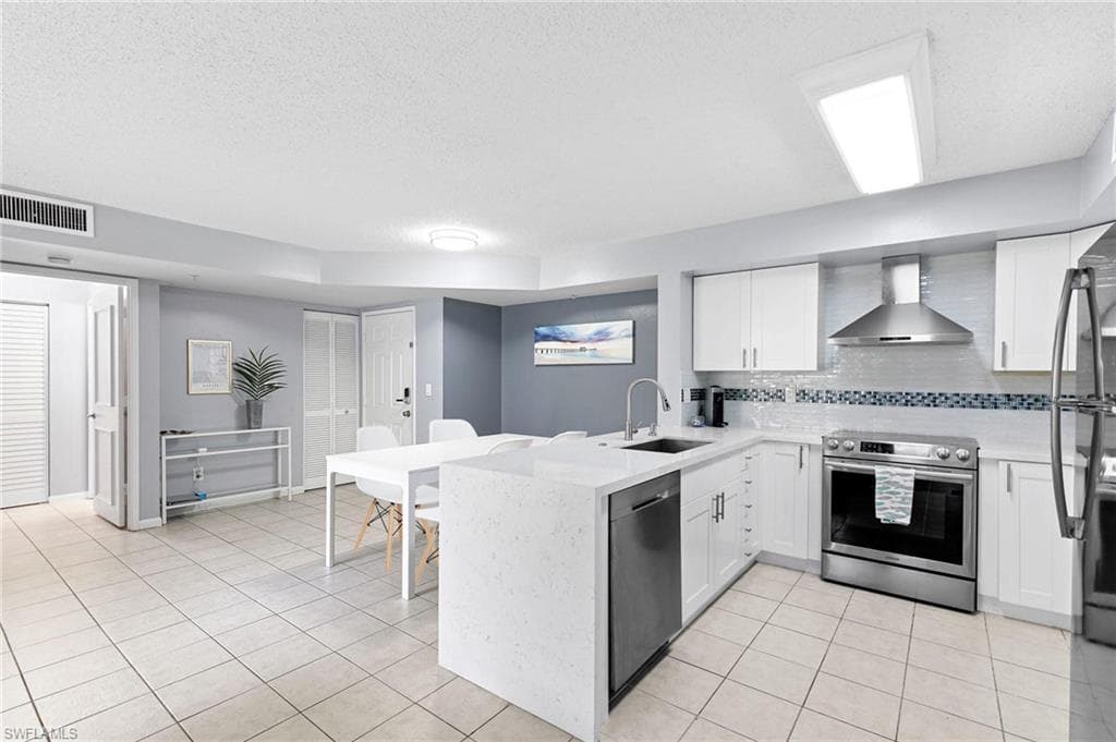 1270 Wildwood Lakes BLVD 104 NAPLES, FL 34104