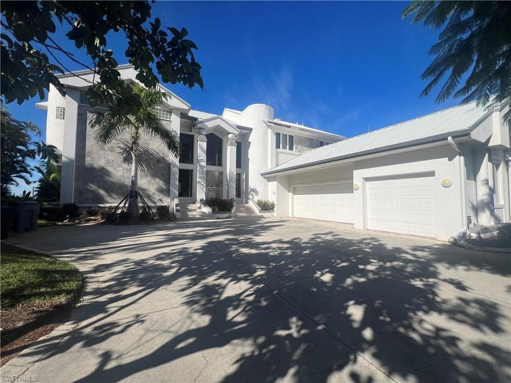 5820 Riverside LN FORT MYERS, FL 33919