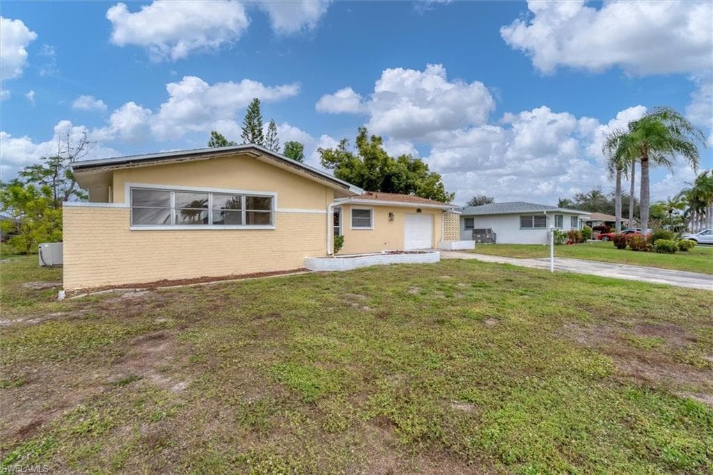 1035 SE 43rd ST CAPE CORAL, FL 33904