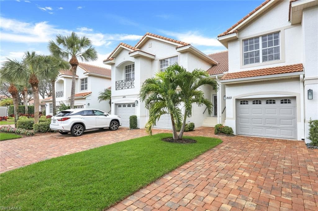 1570 Winding Oaks WAY 203 NAPLES, FL 34109