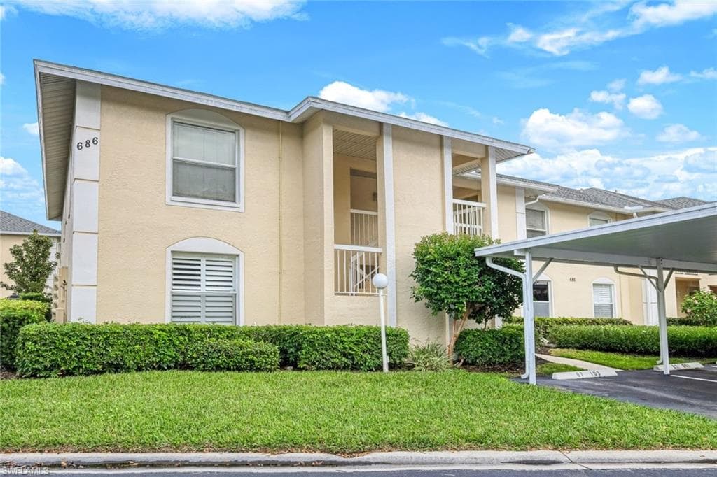 686 Squire CIR 202 NAPLES, FL 34104