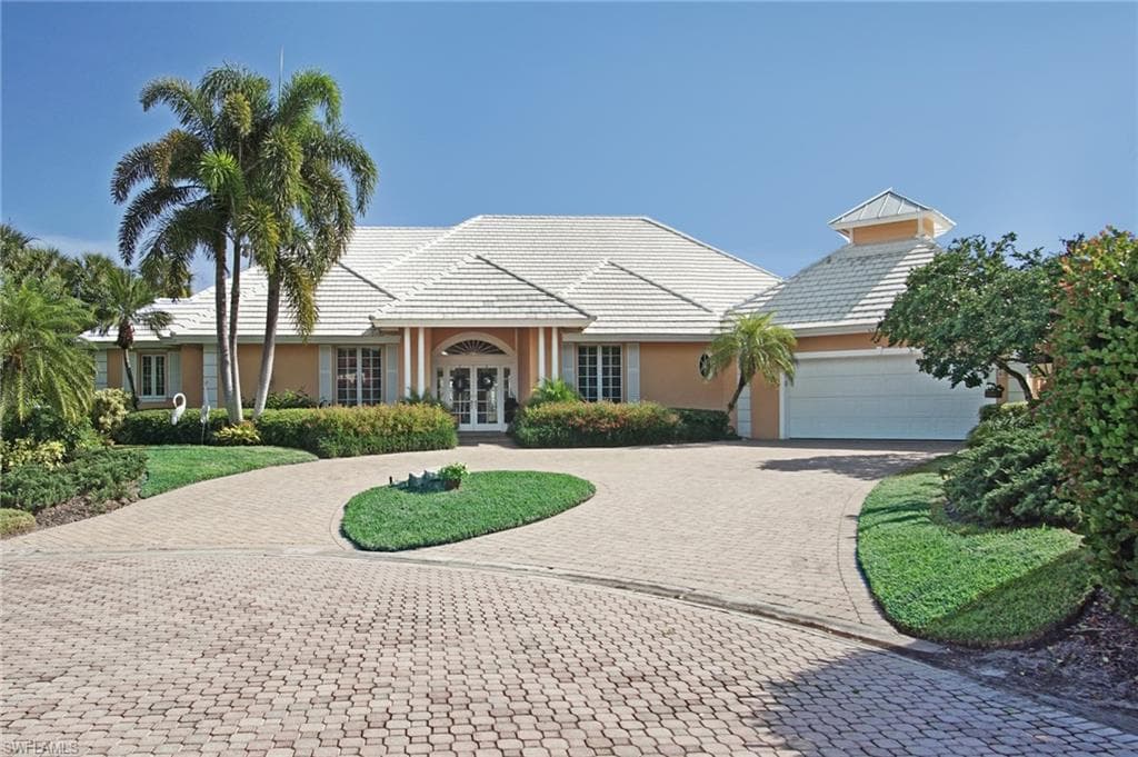 692 Ardmore LN NAPLES, FL 34108