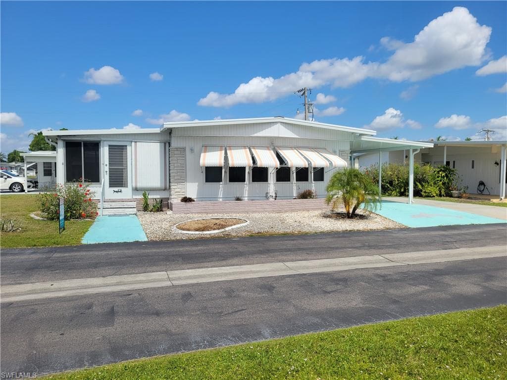 201 Harvest LN NORTH FORT MYERS, FL 33917