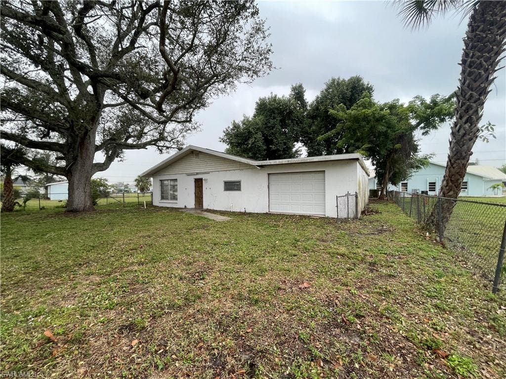1107 Patterson RD CAPE CORAL, FL 33909