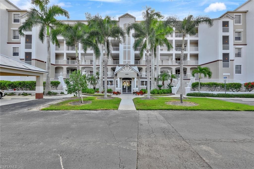 9131 Southmont CV 405 FORT MYERS, FL 33908