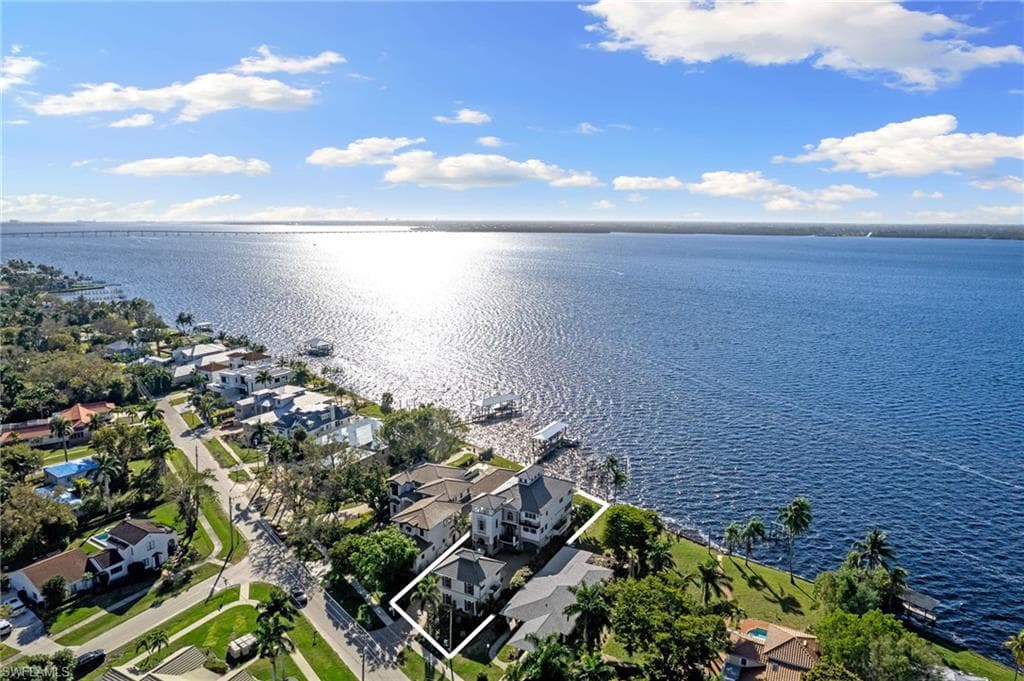 2908 Valencia WAY FORT MYERS, FL 33901