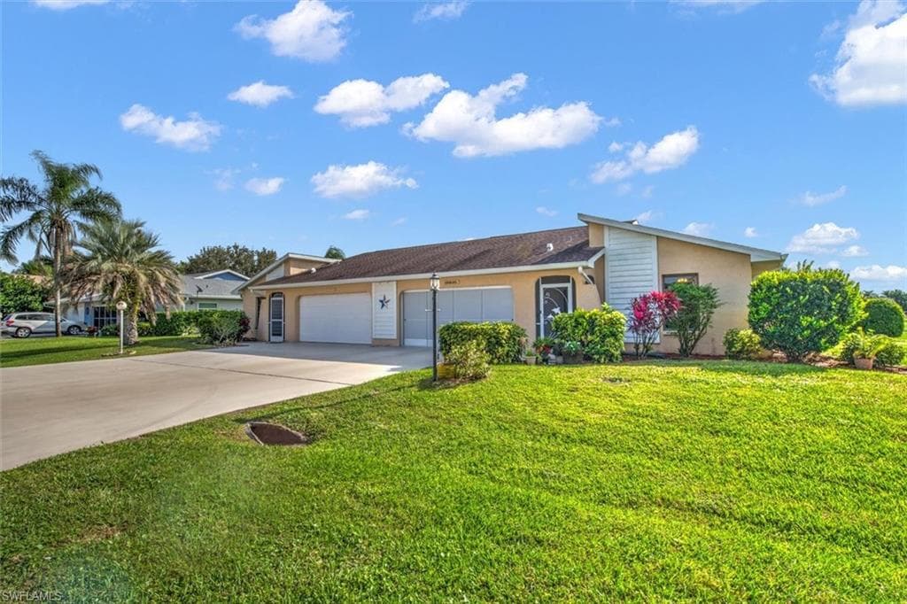 19930 Lake Vista CIR LEHIGH ACRES, FL 33936