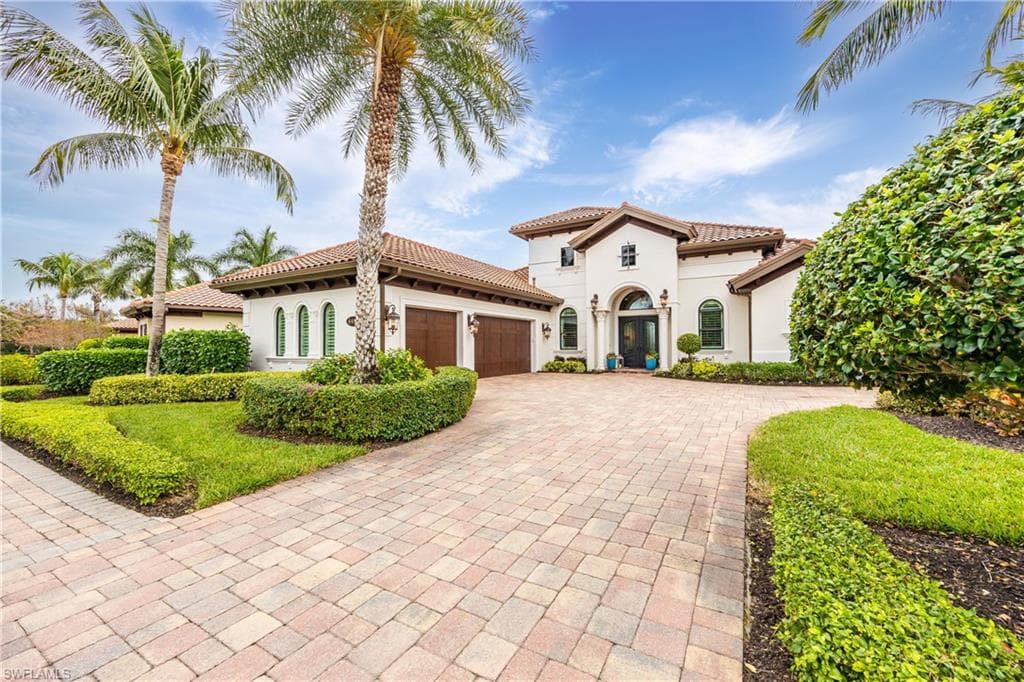6484 Costa CIR NAPLES, FL 34113