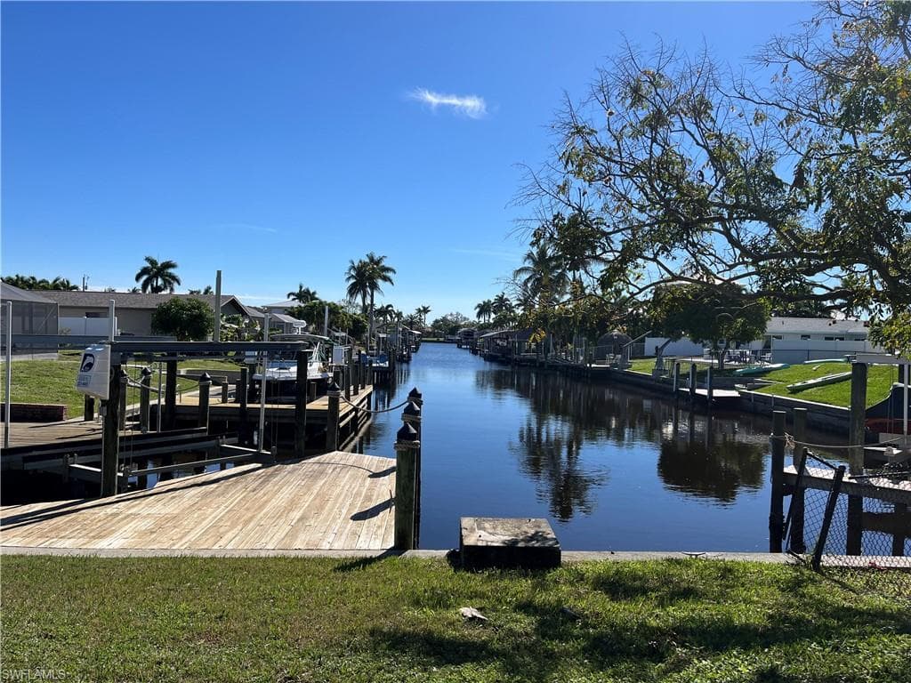 5602 Deauville CT CAPE CORAL, FL 33904