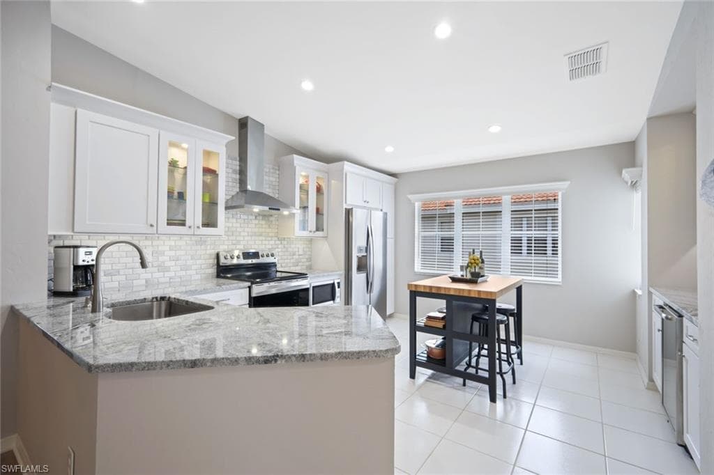 2486 Orchid Bay DR X-204 NAPLES, FL 34109