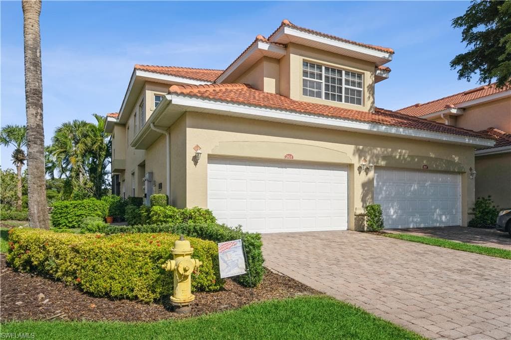 5560 Berkshire DR 201 FORT MYERS, FL 33912
