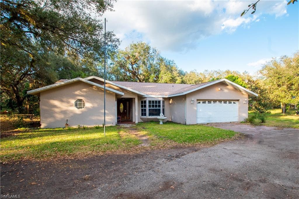 23151 Tuckahoe RD ALVA, FL 33920