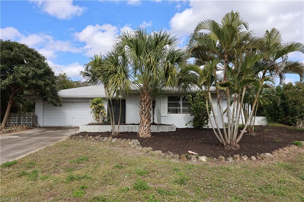 407 Hollywood ST LEHIGH ACRES, FL 33936
