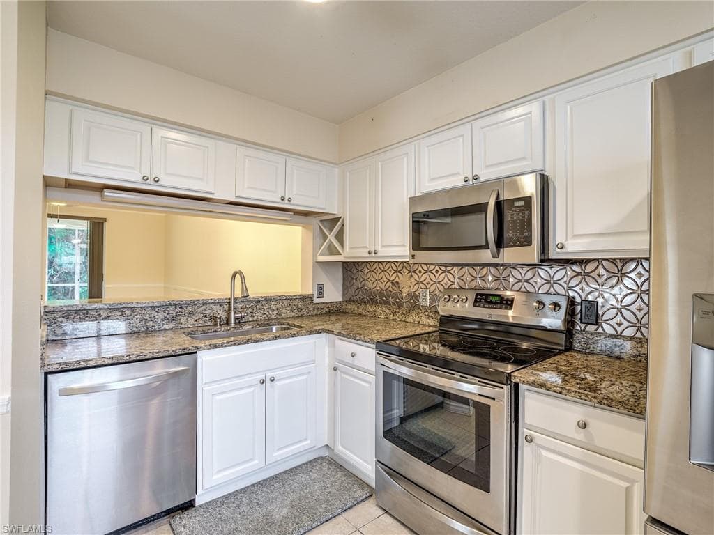 6655 Huntington Lakes CIR 101 NAPLES, FL 34119