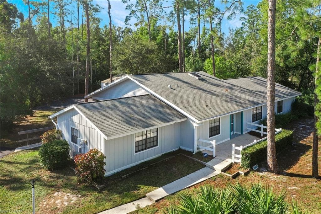 6800 Bottlebrush LN NAPLES, FL 34109