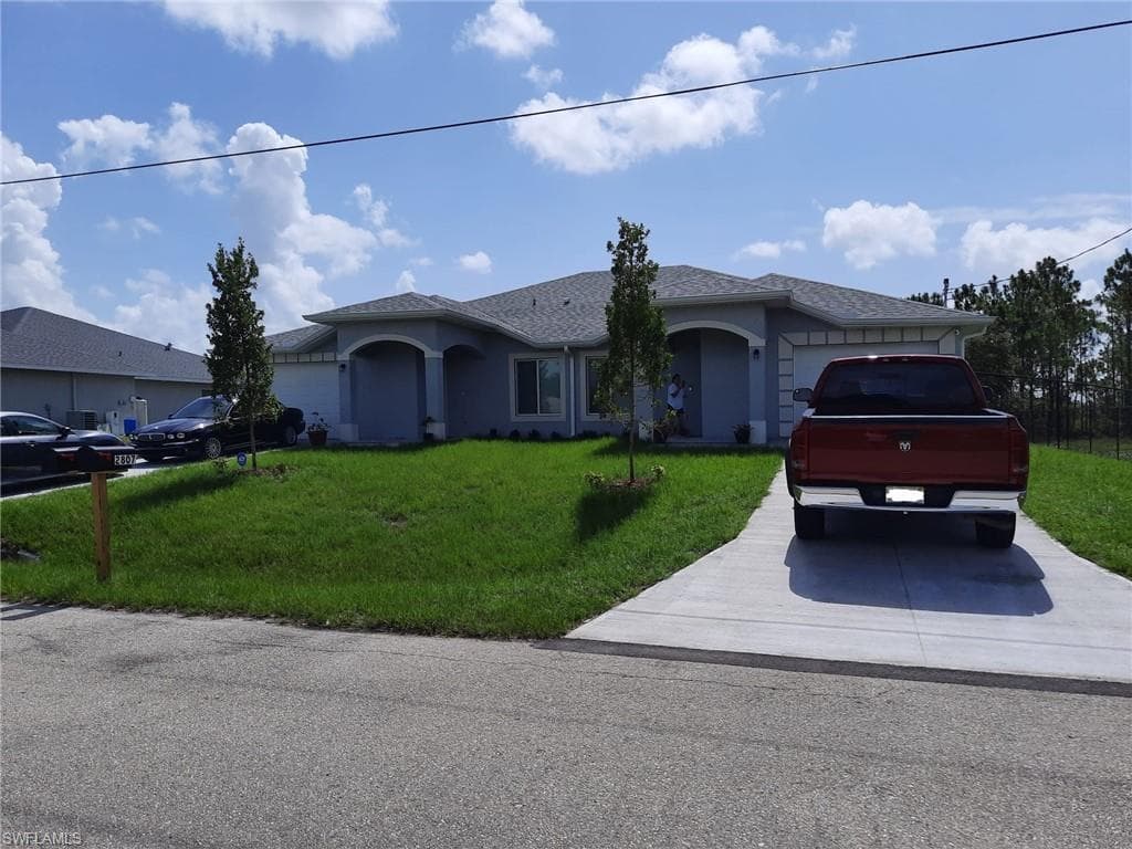 2805/2807 Gilbert AVE S LEHIGH ACRES, FL 33973