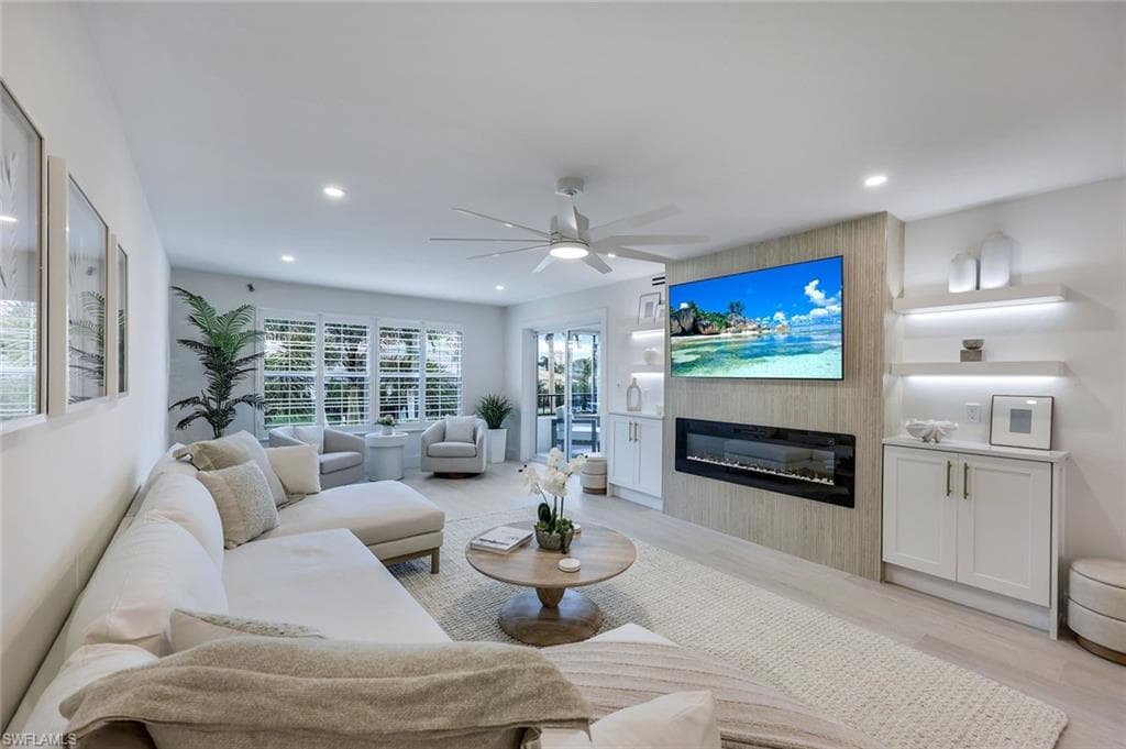 4200 Belair LN 206 NAPLES, FL 34103