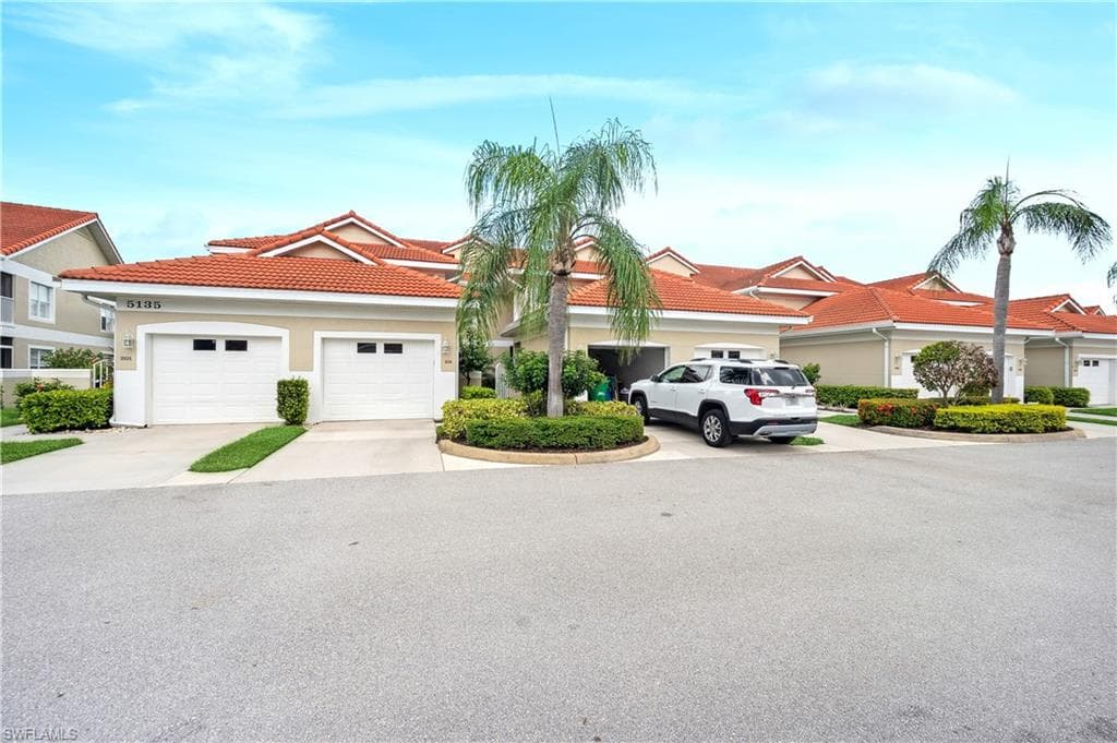 5135 Cobble Creek CT F-102 NAPLES, FL 34110