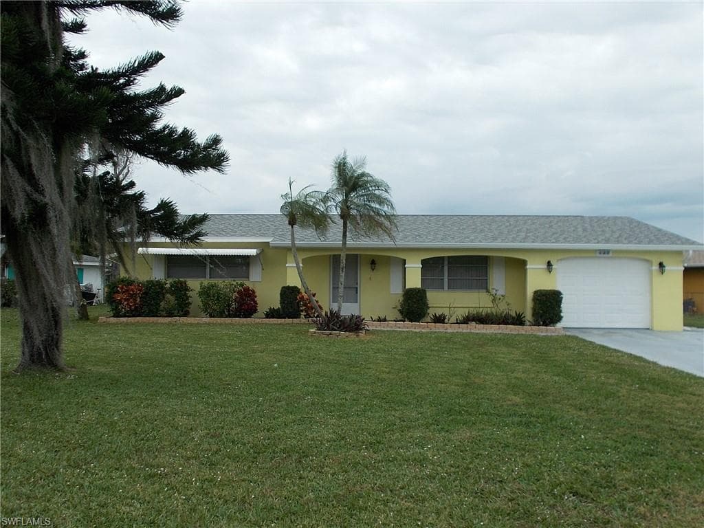 137 W Lake DR LEHIGH ACRES, FL 33936