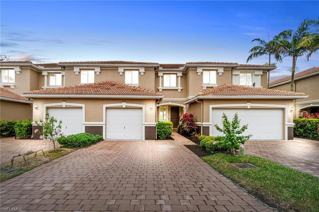 9530 Roundstone CIR FORT MYERS, FL 33967