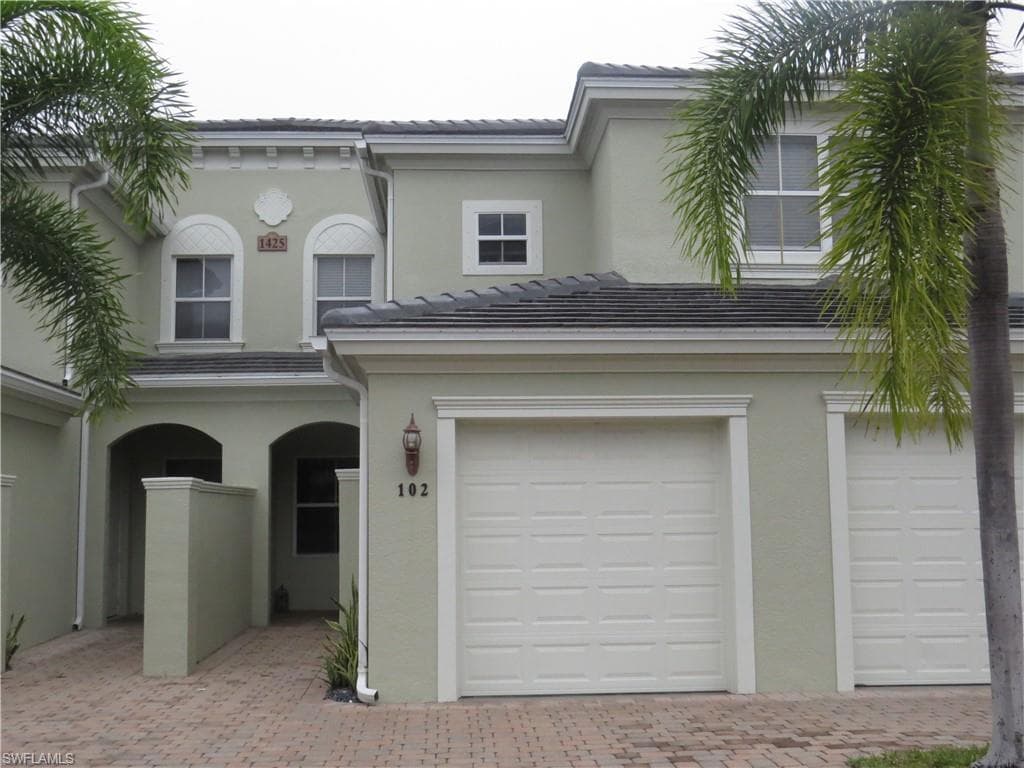 1425 Mariposa CIR 102 NAPLES, FL 34105