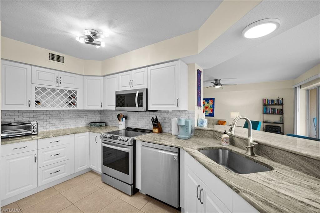 9600 Rosewood Pointe TER 105 BONITA SPRINGS, FL 34135