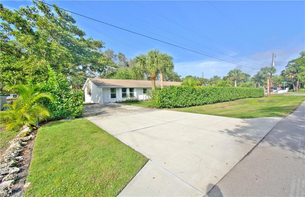 3080 Coco AVE NAPLES, FL 34112