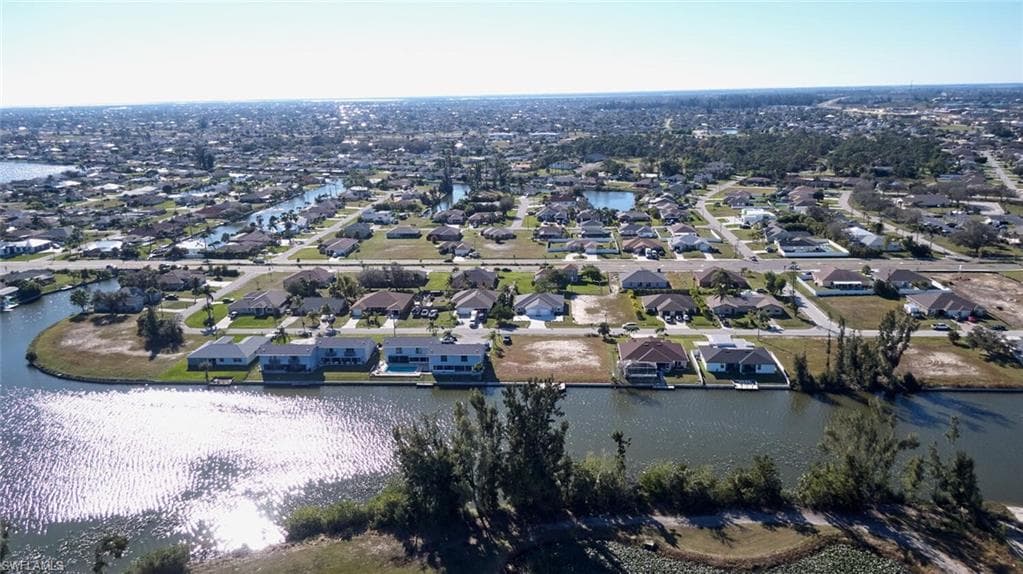 615 SW 3rd CT CAPE CORAL, FL 33991