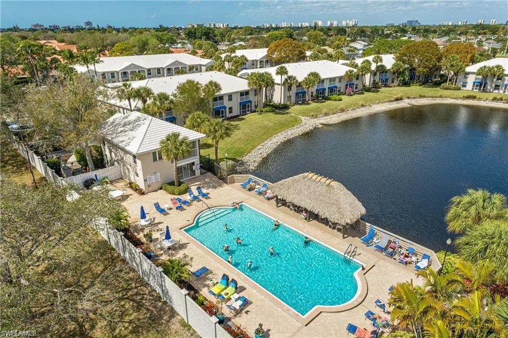 828 Gulf Pavilion DR 106 NAPLES, FL 34108