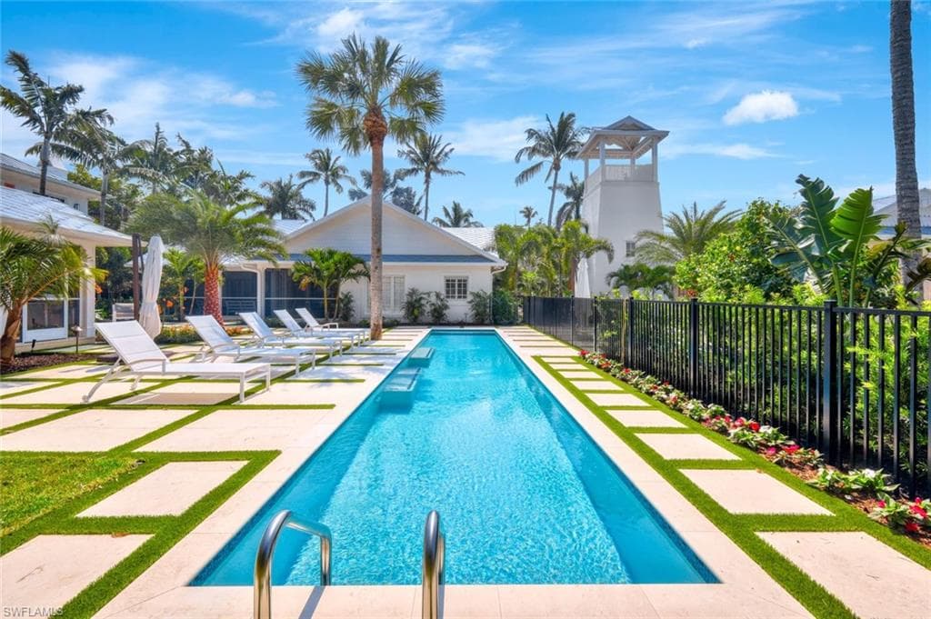 67 8th AVE S NAPLES, FL 34102