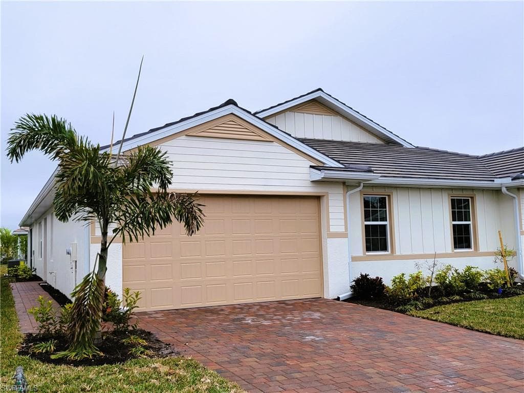 1051 Enbrook LOOP NAPLES, FL 34114