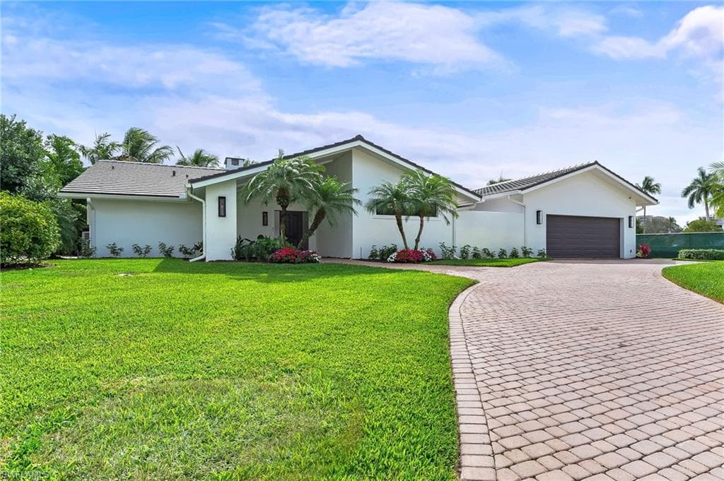 514 Parkwood LN NAPLES, FL 34103