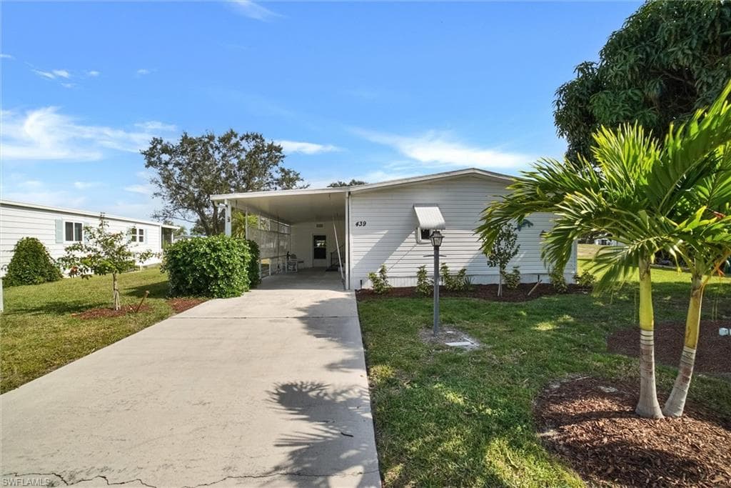 439 Riviera BLVD W NAPLES, FL 34112