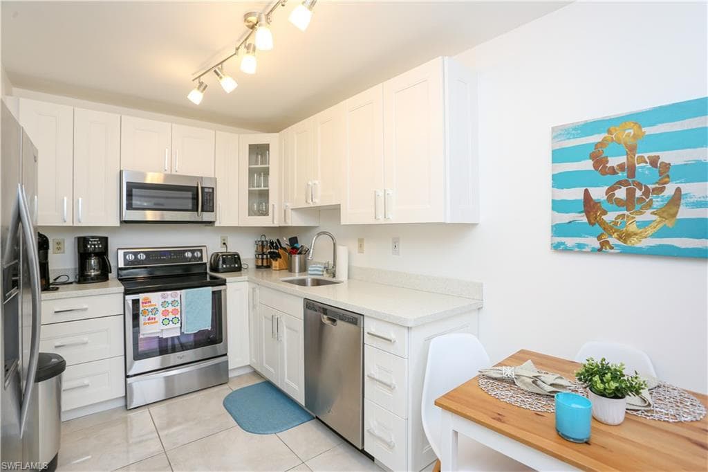 1522 Mainsail DR 25-C NAPLES, FL 34114