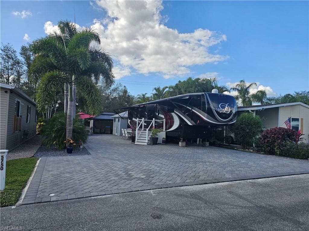 5740 Maplewood CT FORT MYERS, FL 33905