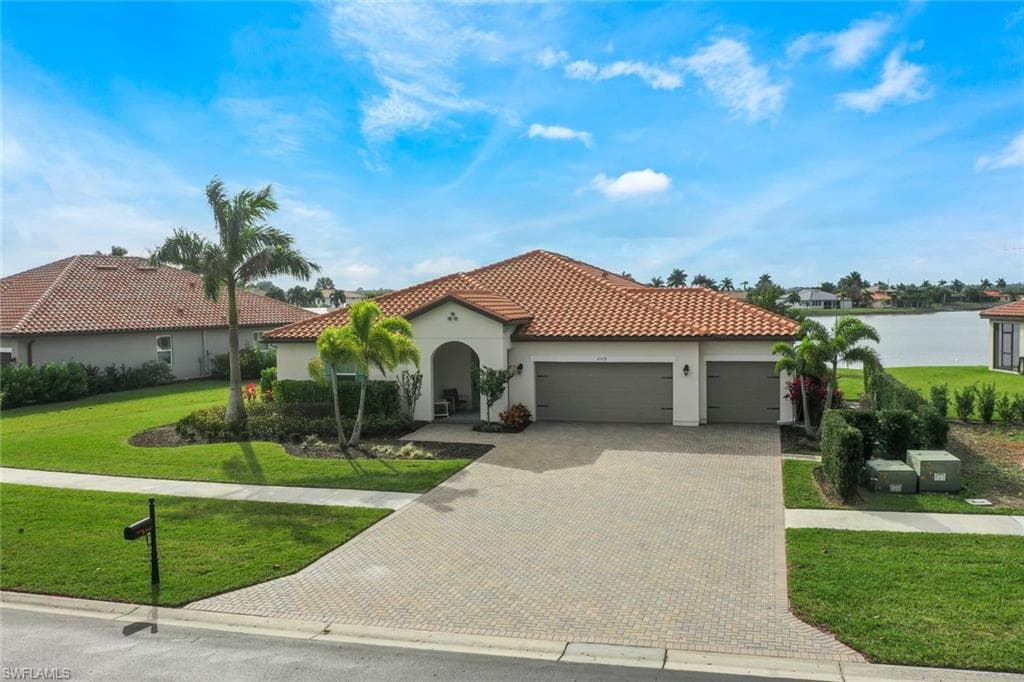 2128 Grove DR NAPLES, FL 34120