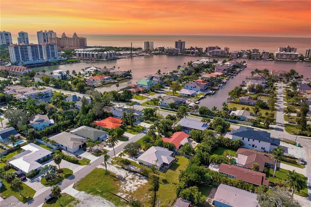 519 95th AVE N NAPLES, FL 34108