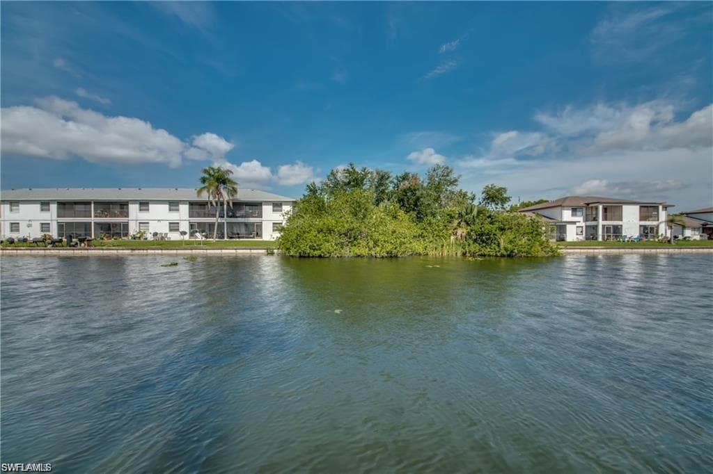 630 SE 13th PL 10 CAPE CORAL, FL 33990
