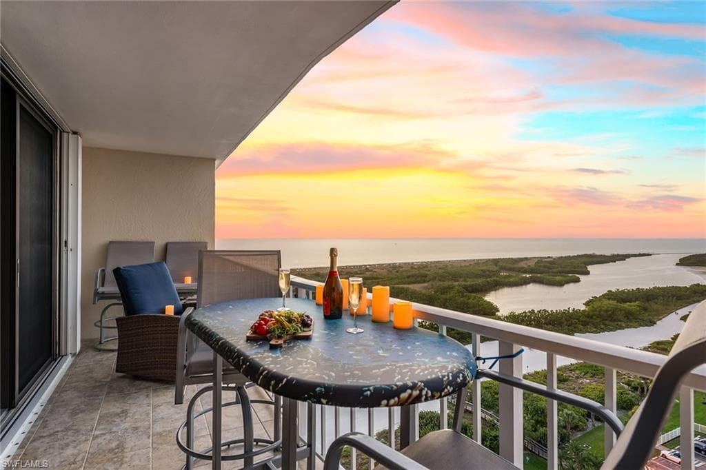 320 Seaview CT 1808 MARCO ISLAND, FL 34145