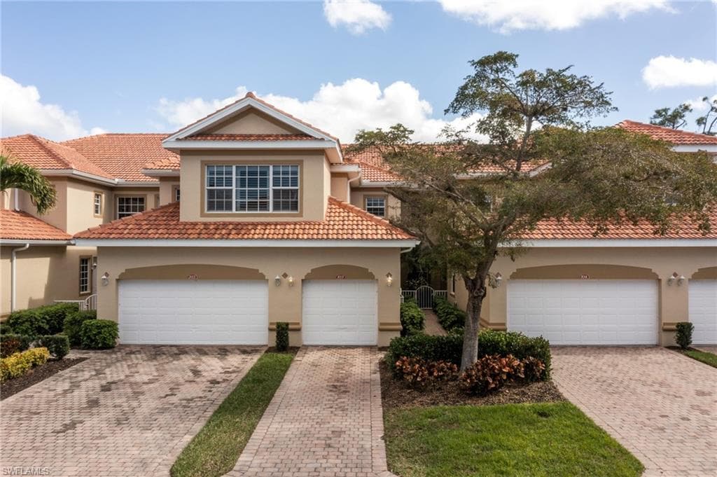 5571 BERKSHIRE DR 103 FORT MYERS, FL 33912