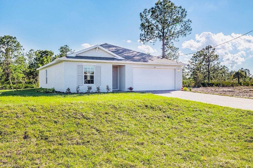 9018 Castle CIR LABELLE, FL 33935
