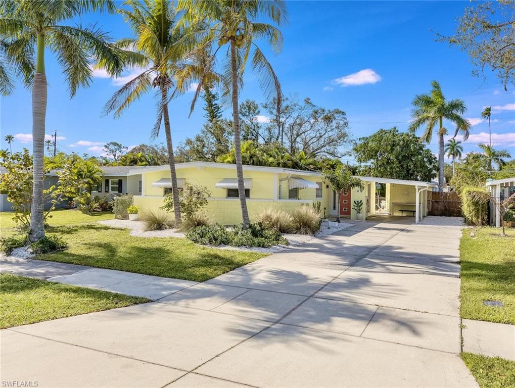 3838 La Palma ST FORT MYERS, FL 33901