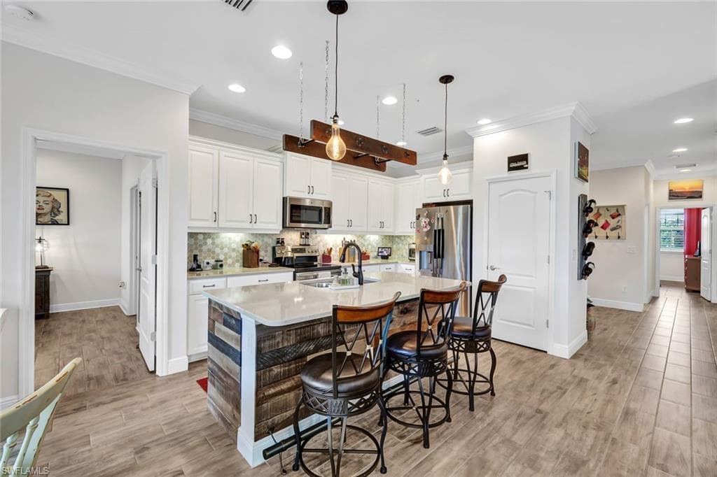 6934 Avalon CIR 405 NAPLES, FL 34112