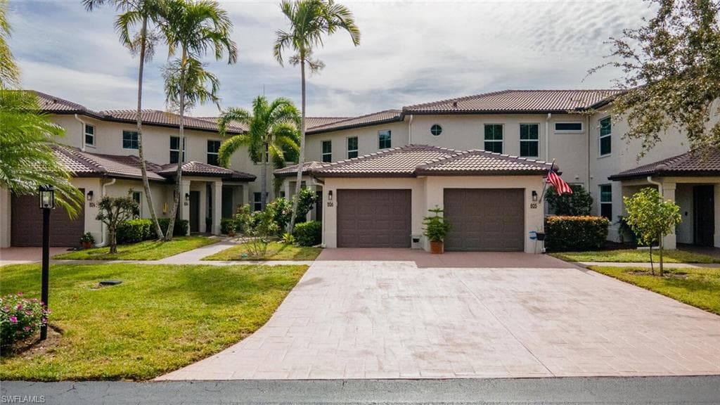 800 Diamond CIR 806 NAPLES, FL 34110