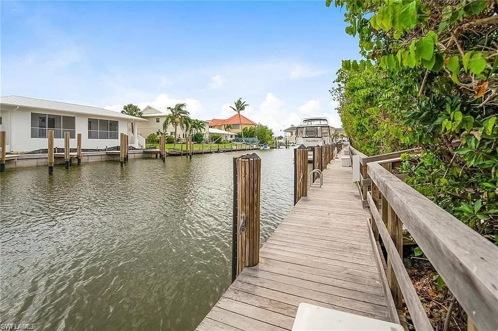 1550 5th AVE S NAPLES, FL 34102