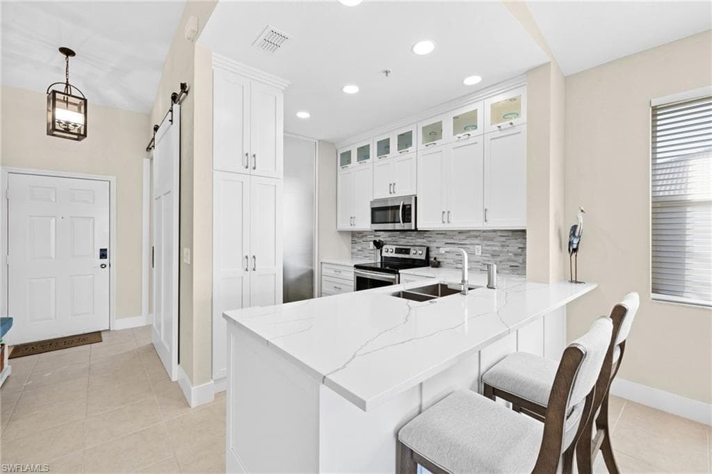 2315 Carrington CT 201 NAPLES, FL 34109