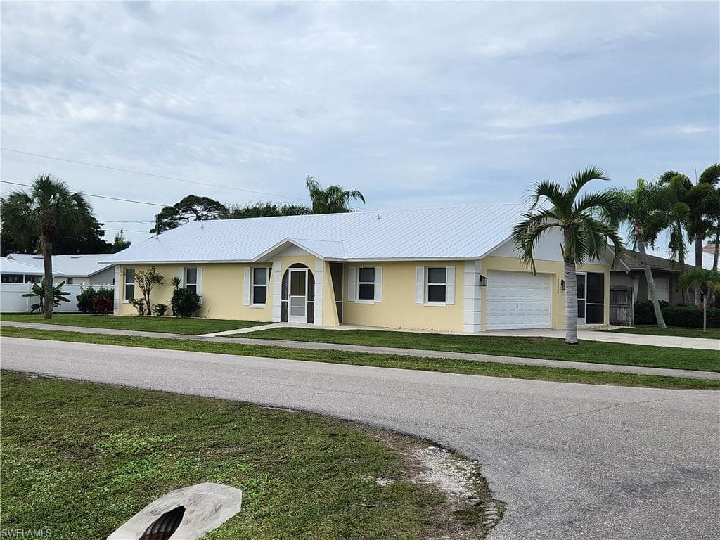696 94th AVE N NAPLES, FL 34108