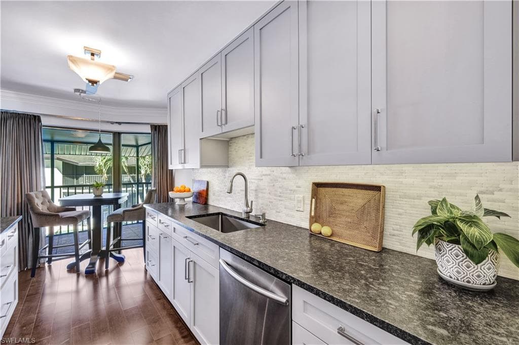 4072 Belair LN 401 NAPLES, FL 34103