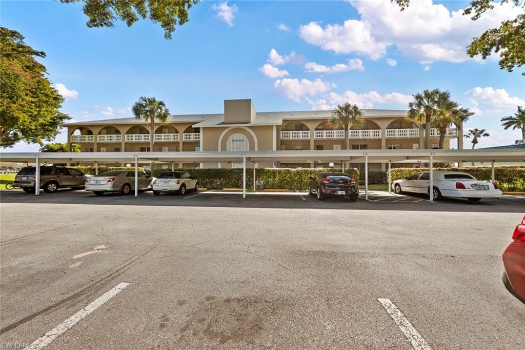 100 VALLEY STREAM DR 200 NAPLES, FL 34113
