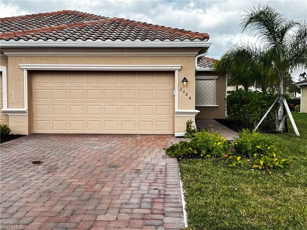2084 Wellington ST NAPLES, FL 34120
